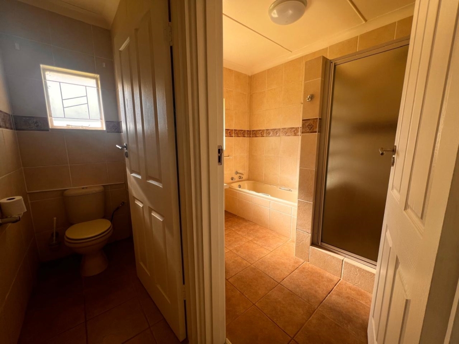 To Let 4 Bedroom Property for Rent in Beacon Bay Eastern Cape